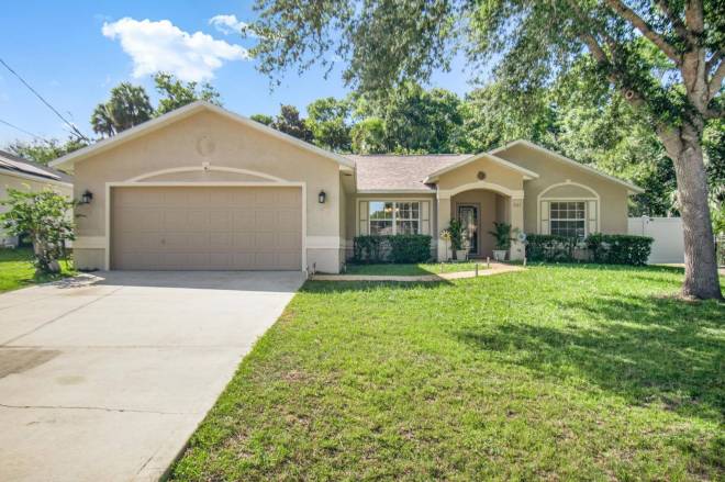 203 Frontier Dr, Palm Coast, FL 32137