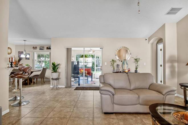 203 Frontier Dr, Palm Coast, FL 32137