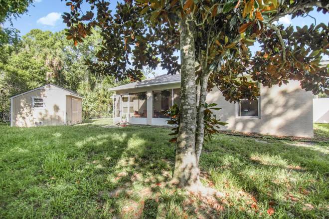 203 Frontier Dr, Palm Coast, FL 32137
