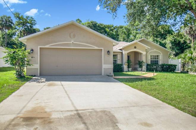 203 Frontier Dr, Palm Coast, FL 32137