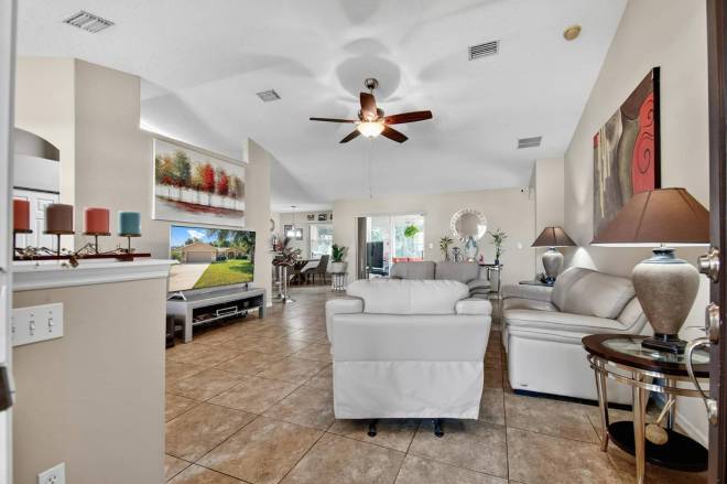 203 Frontier Dr, Palm Coast, FL 32137