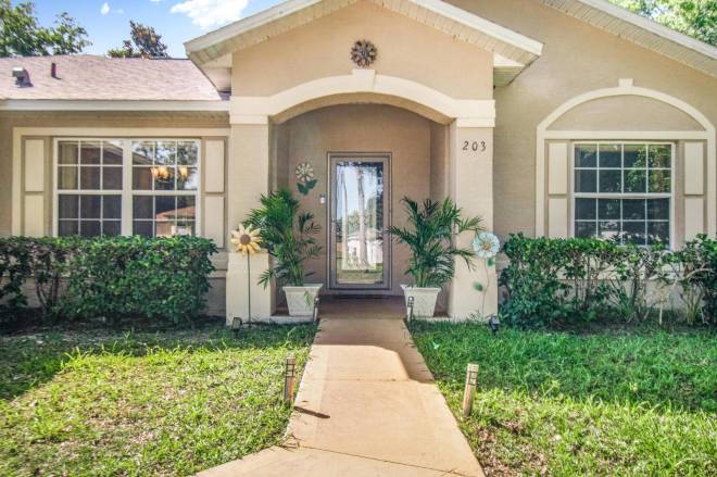 203 Frontier Dr, Palm Coast, FL 32137