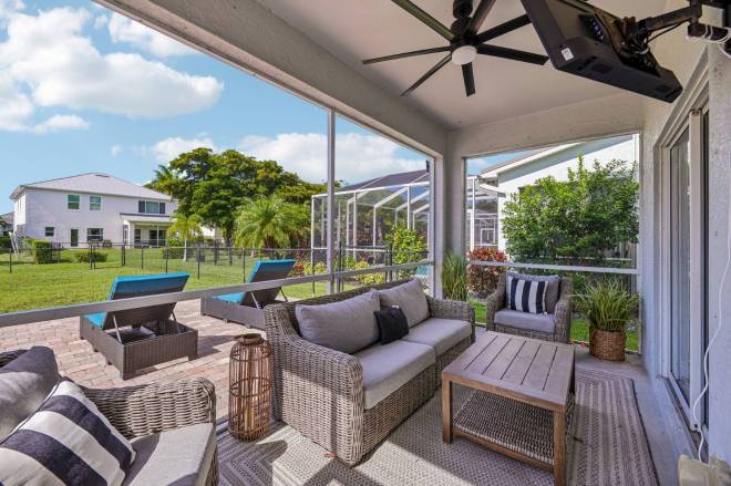 2538 Blackburn Cir, Cape Coral, FL 33991