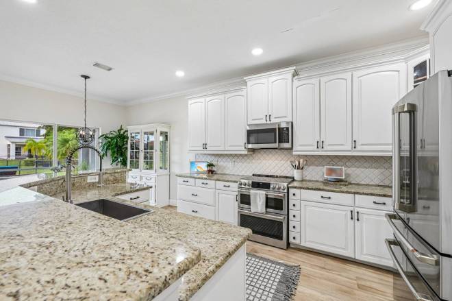2538 Blackburn Cir, Cape Coral, FL 33991