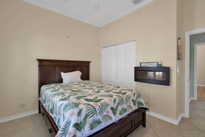 5411 Place Lake Dr, Fort Pierce, FL 34951