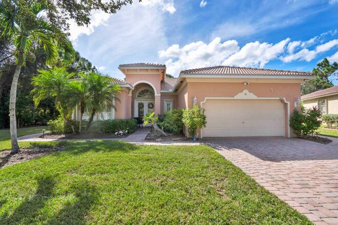 5411 Place Lake Dr, Fort Pierce, FL 34951