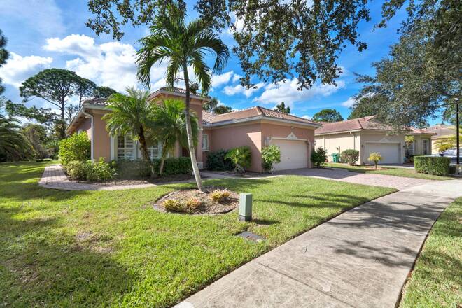 5411 Place Lake Dr, Fort Pierce, FL 34951