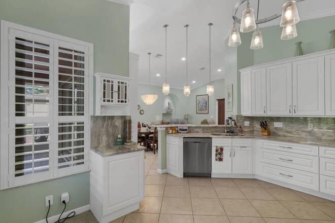 5411 Place Lake Dr, Fort Pierce, FL 34951