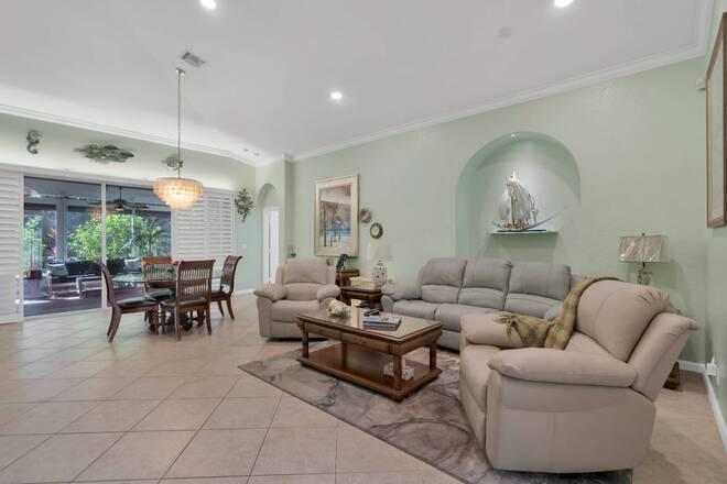 5411 Place Lake Dr, Fort Pierce, FL 34951