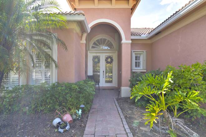 5411 Place Lake Dr, Fort Pierce, FL 34951