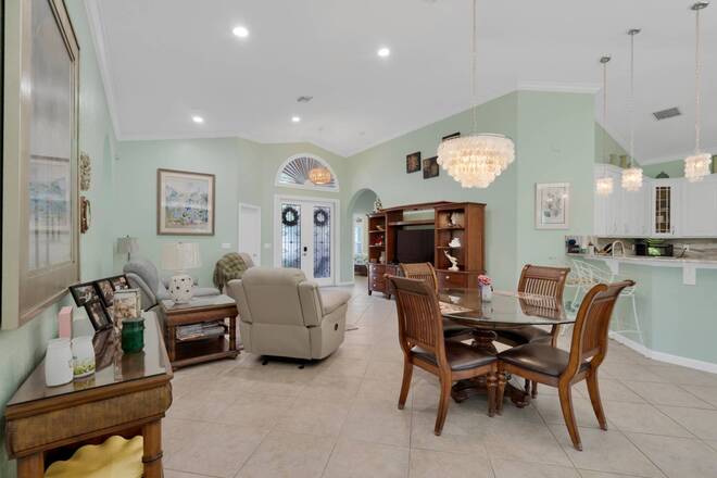 5411 Place Lake Dr, Fort Pierce, FL 34951