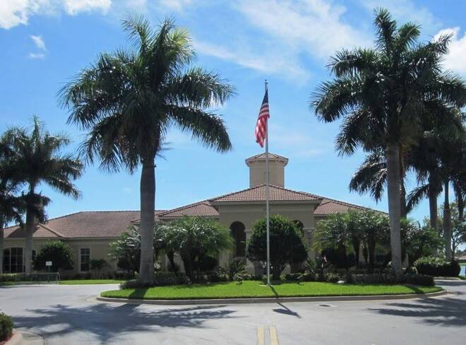 5411 Place Lake Dr, Fort Pierce, FL 34951