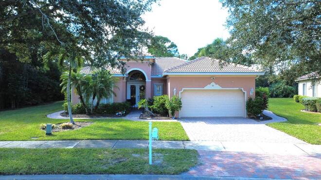 5411 Place Lake Dr, Fort Pierce, FL 34951