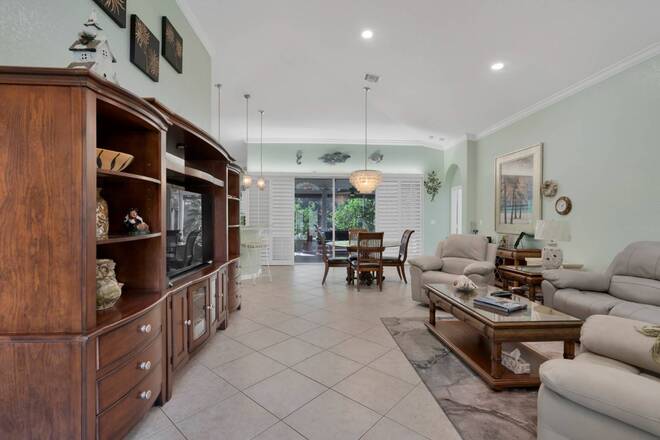 5411 Place Lake Dr, Fort Pierce, FL 34951