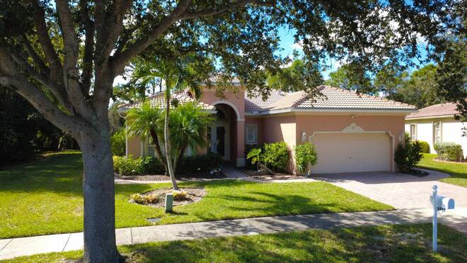 5411 Place Lake Dr, Fort Pierce, FL 34951