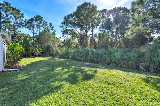 5411 Place Lake Dr, Fort Pierce, FL 34951