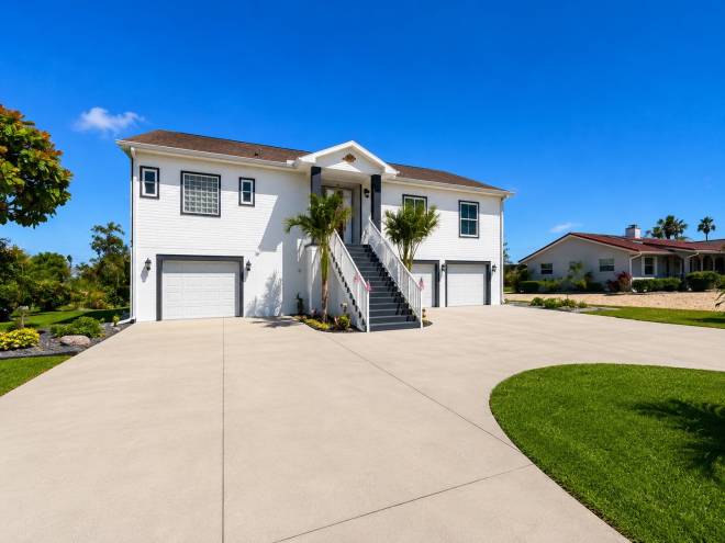 914 Birdie Way, Apollo Beach, FL 33572