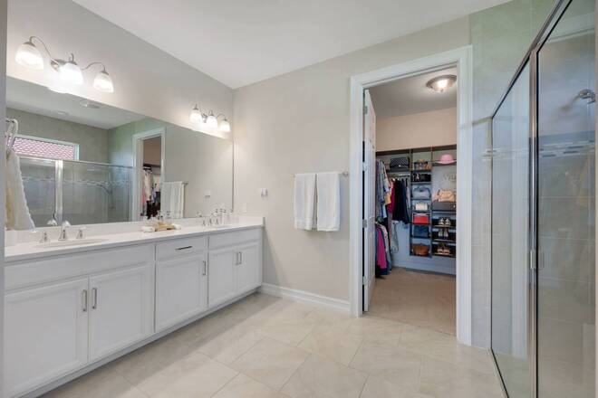 18725 Lake Hammock Dr, Naples, FL 34114