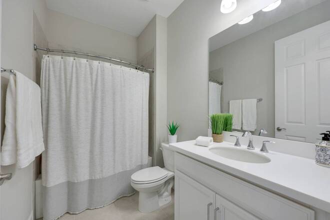 18725 Lake Hammock Dr, Naples, FL 34114