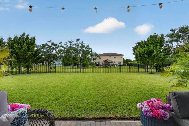 1201 Harvester Crossing, Loxahatchee, FL 33470