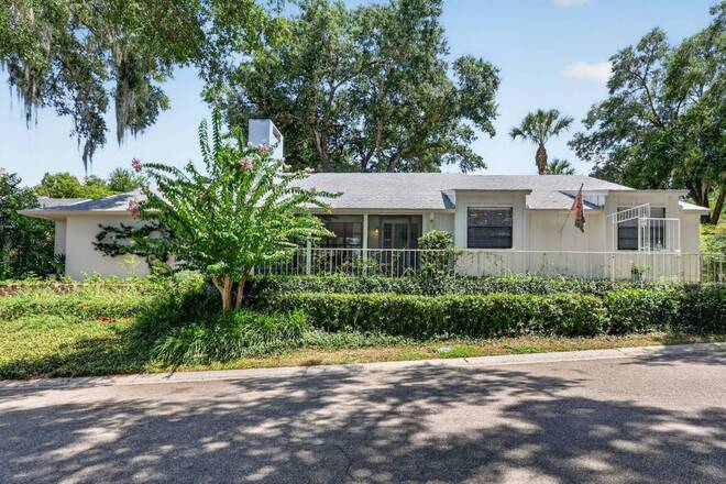 21 Townhill Dr, Eustis, FL 32726
