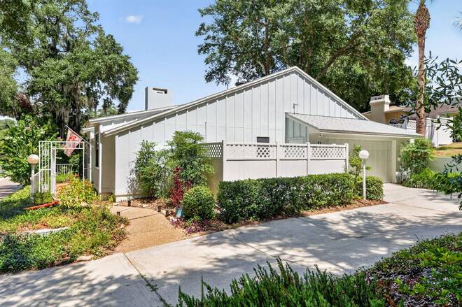 21 Townhill Dr, Eustis, FL 32726