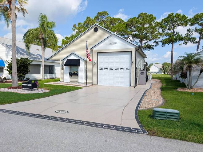 525 Twin Lakes Dr, Titusville, FL 32780