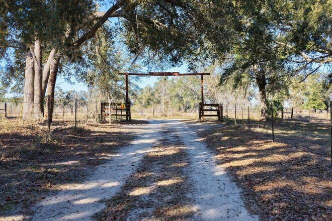 1914 SW Jim Clark Rd, Madison, FL 32340