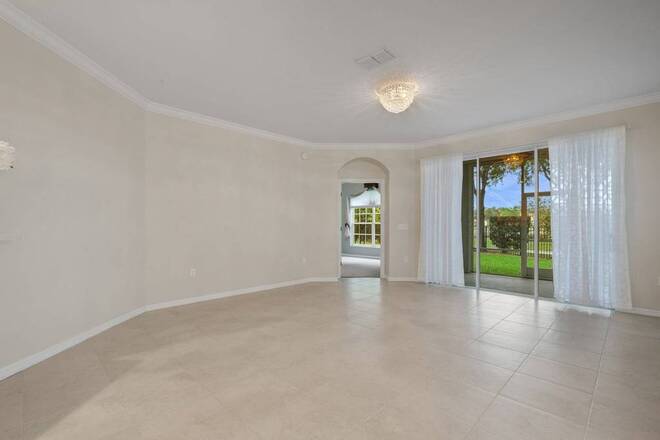 684 Grasslands Village Cir, Lakeland, FL 33803