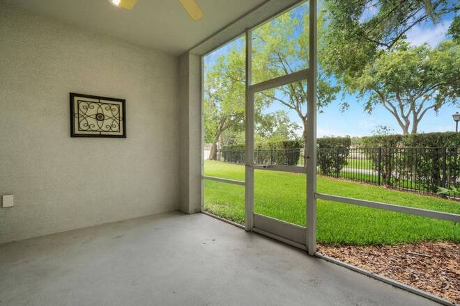 684 Grasslands Village Cir, Lakeland, FL 33803