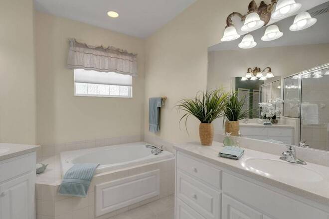 684 Grasslands Village Cir, Lakeland, FL 33803