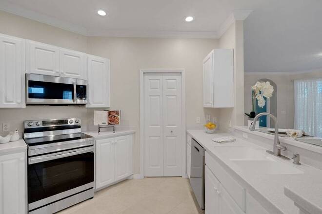 684 Grasslands Village Cir, Lakeland, FL 33803