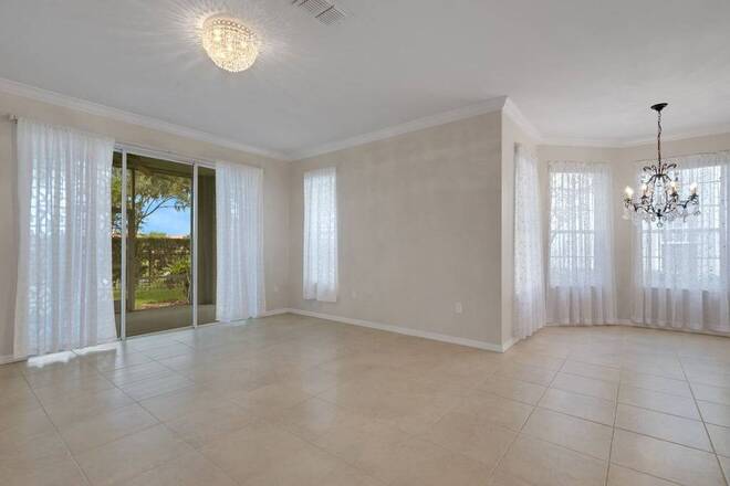 684 Grasslands Village Cir, Lakeland, FL 33803