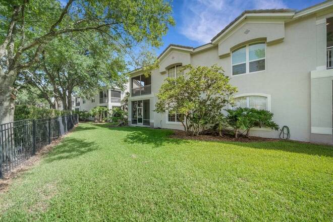 684 Grasslands Village Cir, Lakeland, FL 33803