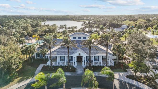 11579 Okaloosa Dr., Venice, FL 34293