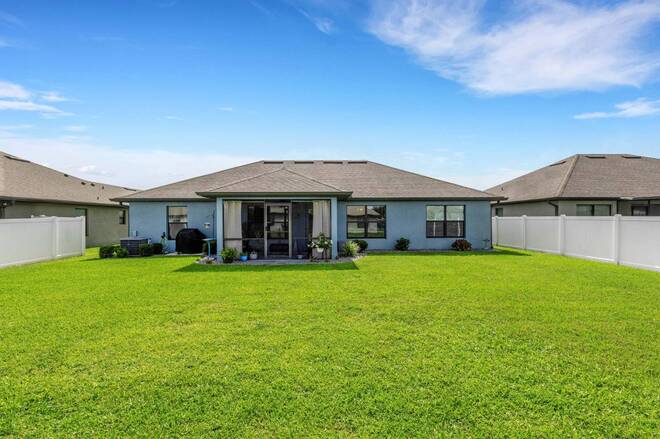 220 Heritage Park Ln, Mulberry, FL 33860