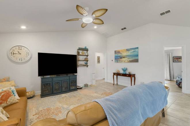 220 Heritage Park Ln, Mulberry, FL 33860