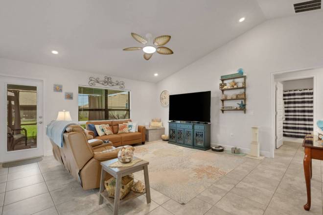220 Heritage Park Ln, Mulberry, FL 33860