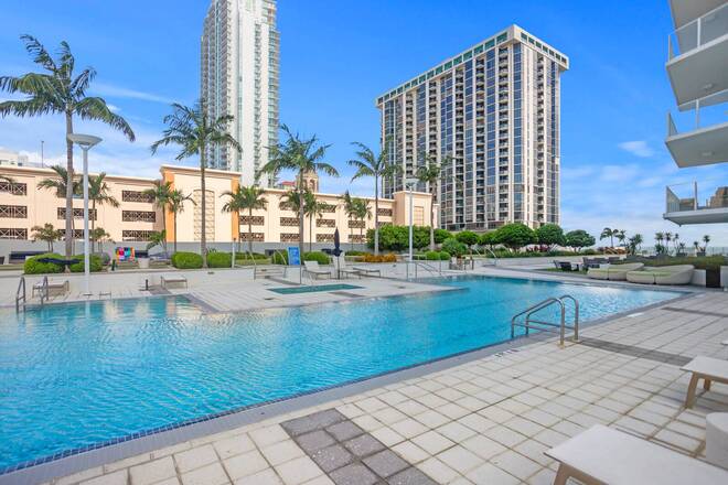 175 1st S St, #504, Saint Petersburg, FL 33701