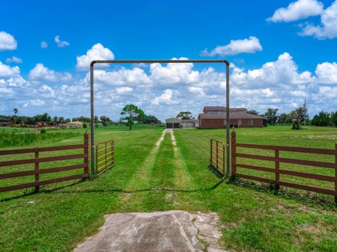 112 Park Land Dr, Lake Placid, FL 33852