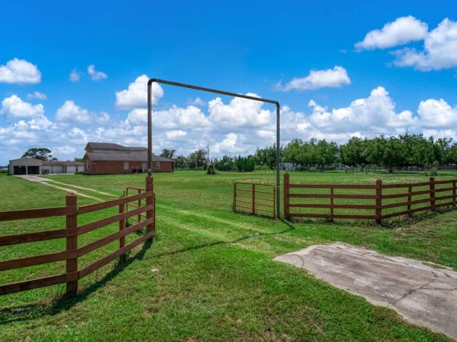 112 Park Land Dr, Lake Placid, FL 33852