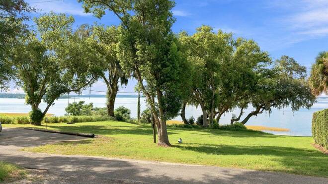 12929 SE Sunset Harbor Road, Weirsdale, FL 32195