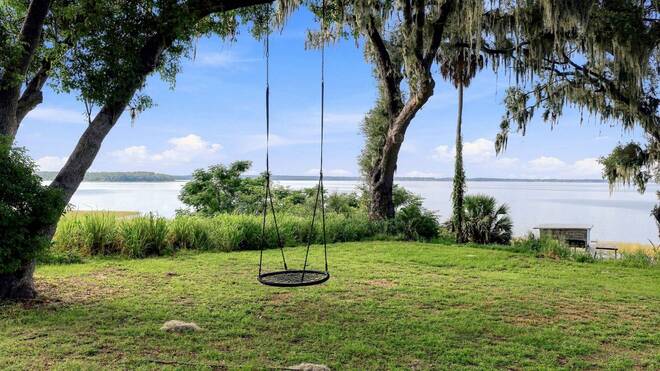 12929 SE Sunset Harbor Road, Weirsdale, FL 32195