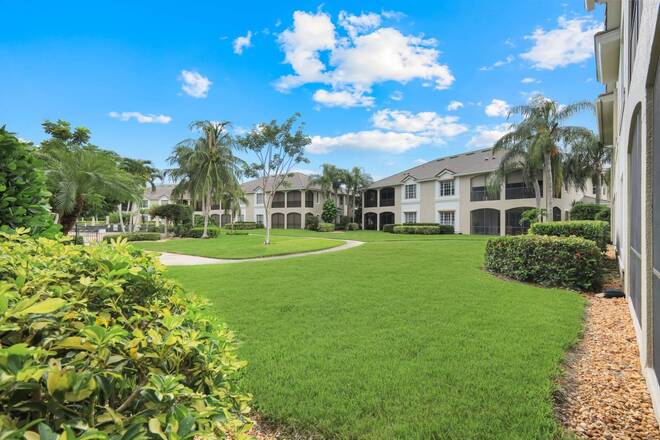 5021 Maxwell Cir, Naples, FL 34105