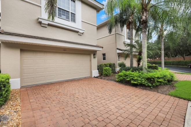 5021 Maxwell Cir, Naples, FL 34105