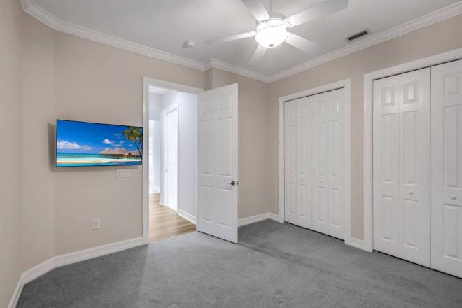 5021 Maxwell Cir, Naples, FL 34105