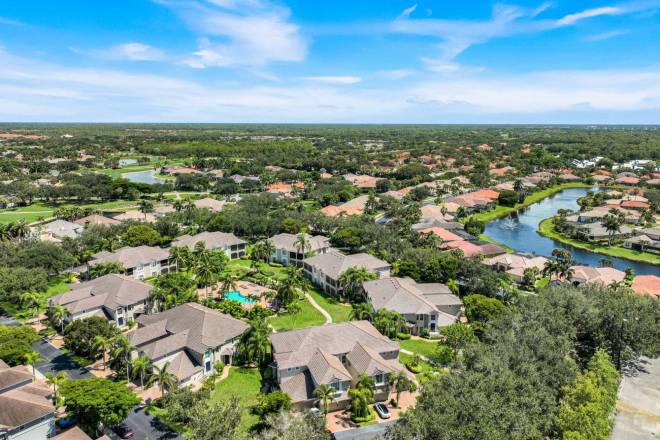 5021 Maxwell Cir, Naples, FL 34105