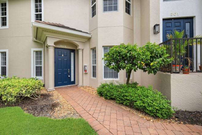 5021 Maxwell Cir, Naples, FL 34105