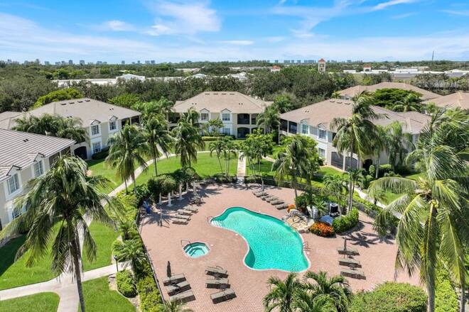 5021 Maxwell Cir, Naples, FL 34105