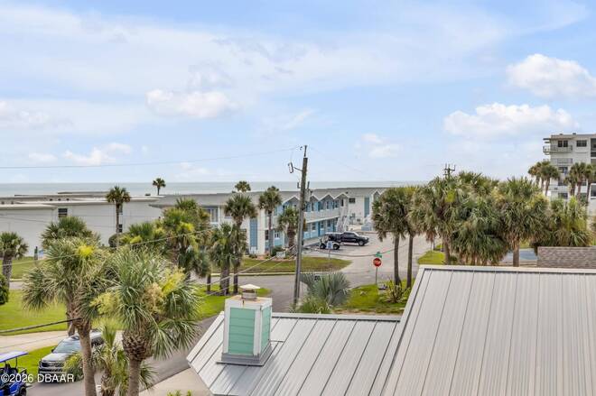 315 Due East St, New Smyrna Beach, FL 32169
